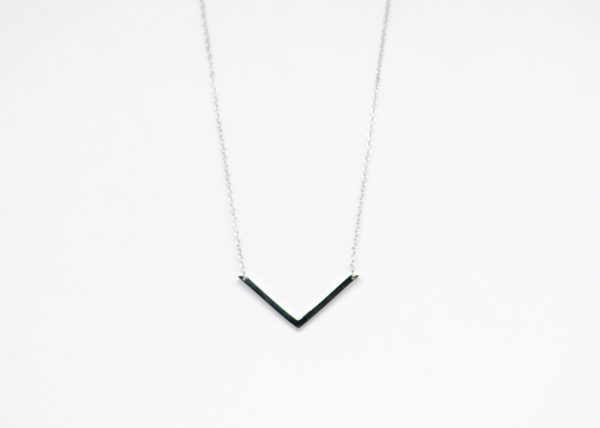 Collier "V"