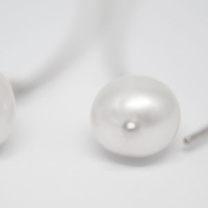 Gros plan sur marquises perles blanches