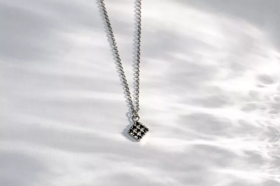 Collier INES